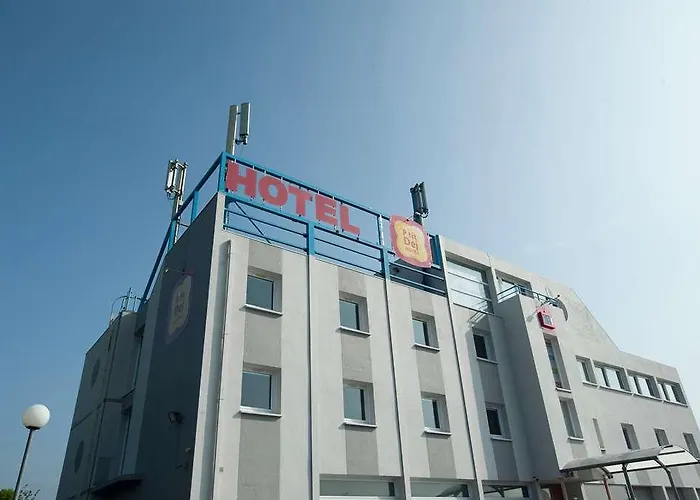 Og Access Iris Hotel *